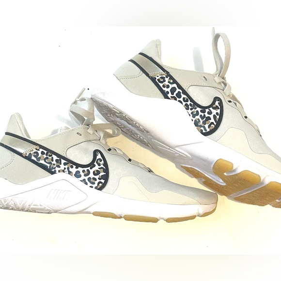 Nike leopard print sneakers. Size 7.5. - Picture 3 of 9